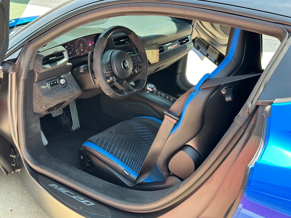 [시승] &quot;강렬함과 감성의 조화&quot; 서킷서 만난 삼지창&#44; 마세라티 &#39;그레칼레·MC20&#39;