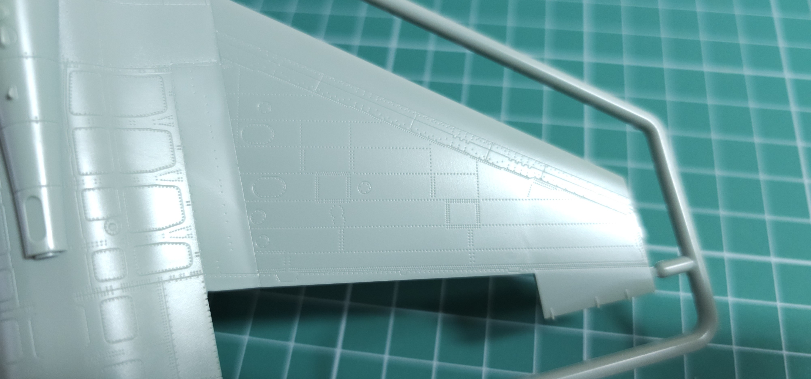 날개-리벳-표현