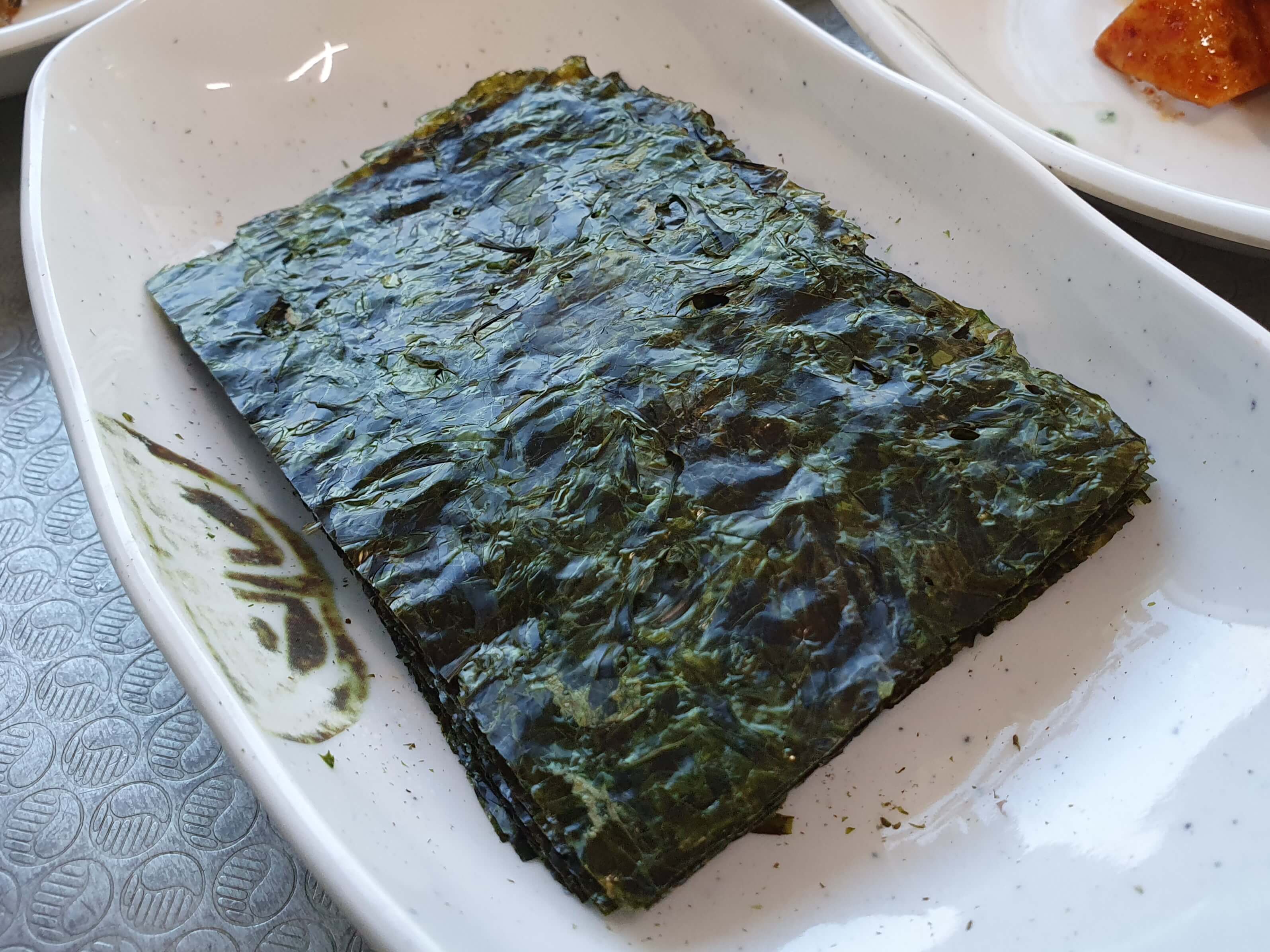 김