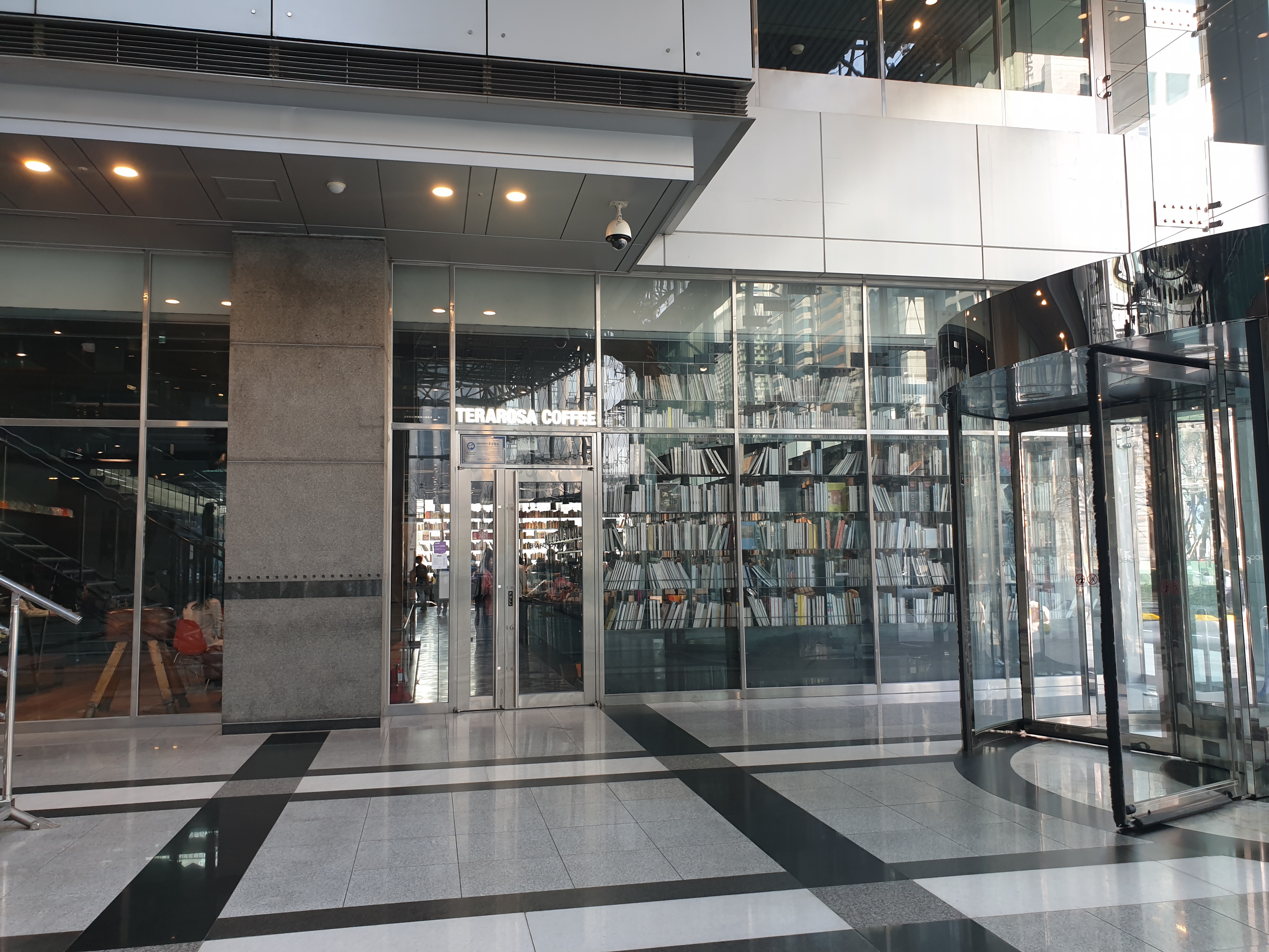 테라로사 포스코점 입구