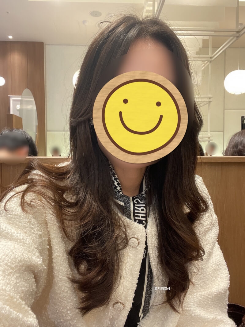 디올 미차 스카프 신버전 몽테인 - 화이트 자켓 코디