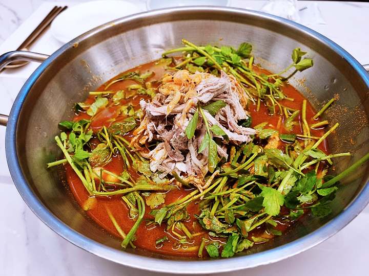 종로 북촌 삼청동 맛집 추천 생방송투데이 탕 하나에 4가지 맛 개성철렵국 개성 잔치 비빔밥 제육전 고수무침 오늘방송 먹킷리스트