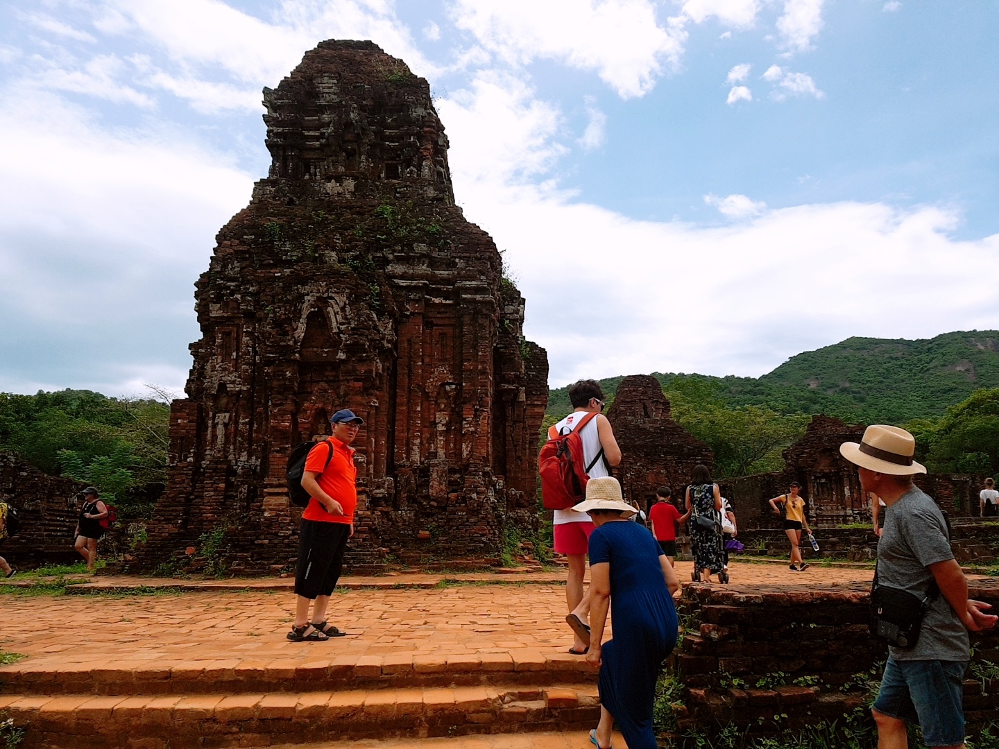 베트남 호이안 미선유적지 내부 모습