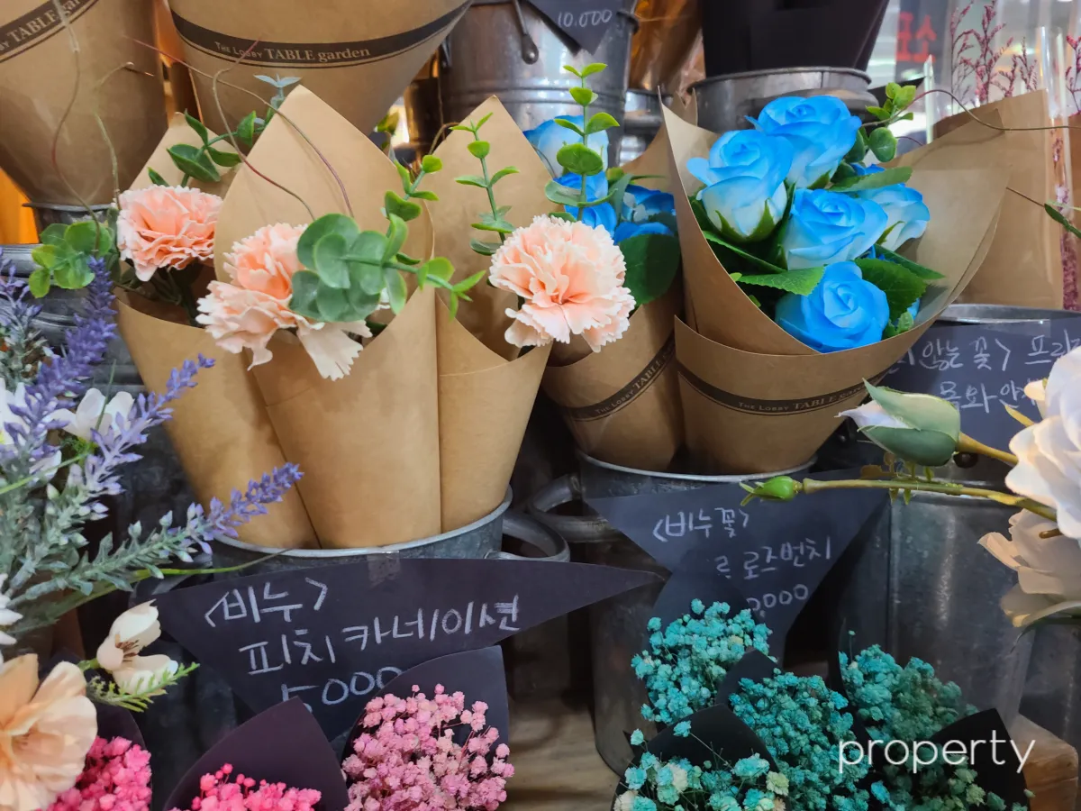 비누꽃-미니사이즈-연핑크색카네이션-파란색장미꽃다발