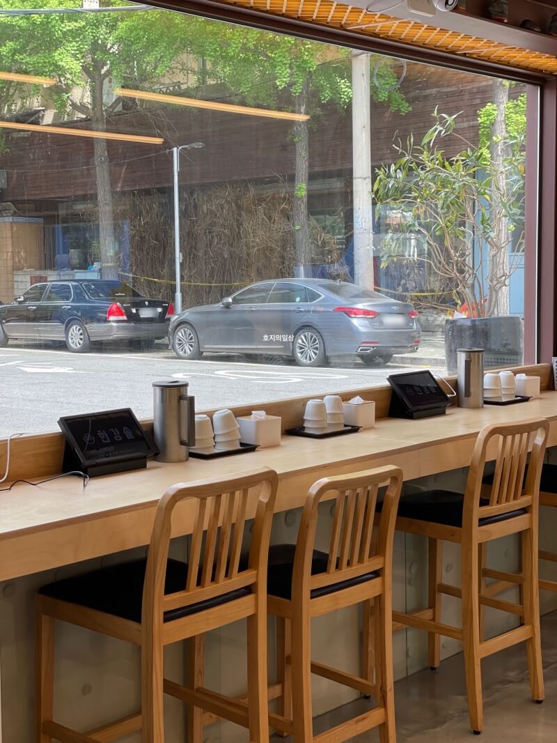 용산 용산역 솥밥 맛집 한강솥 - 매장 창가 좌석