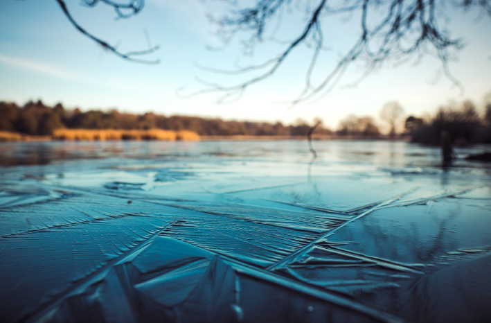 얼음물에 뛰어들기(플런지 다이빙): 차가운 물속의 쾌감과 건강의 비밀