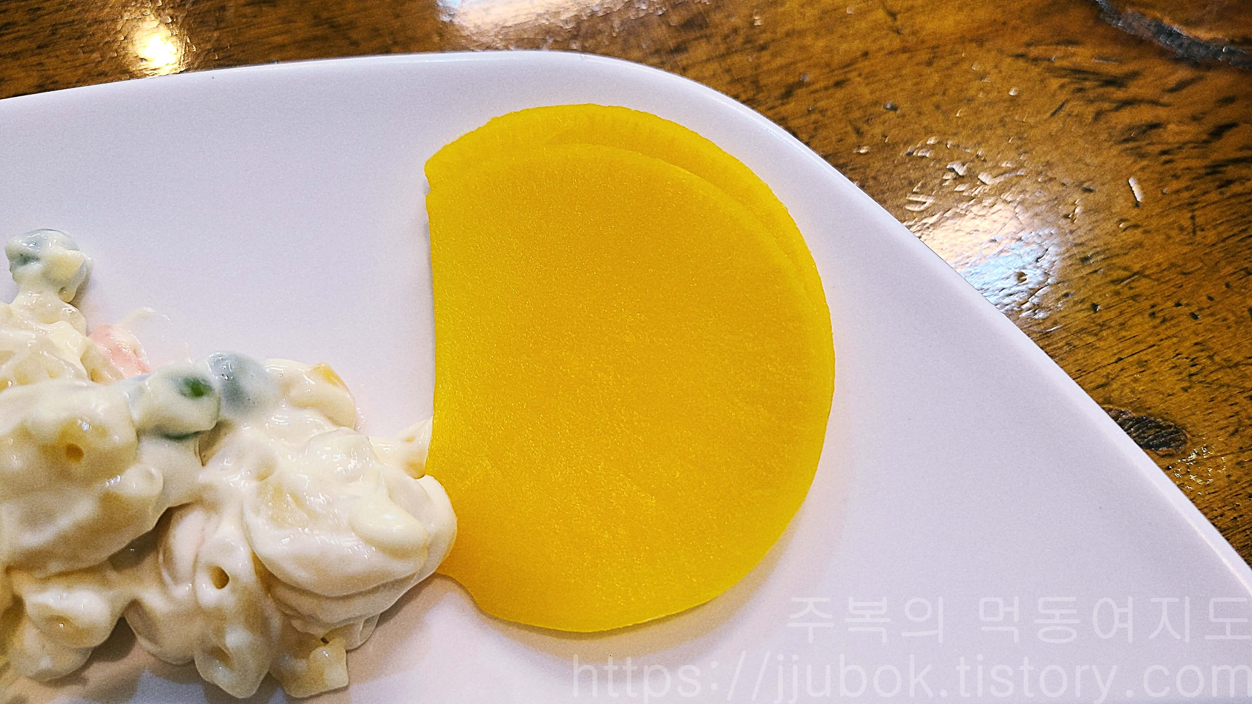 망원동즉석우동-돈가스-밑반찬-단무지