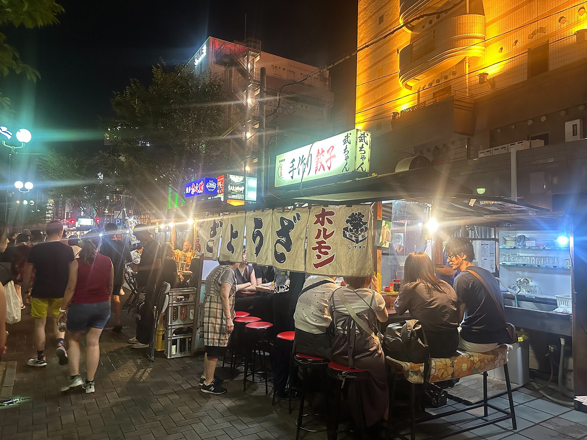 후쿠오카 야타이 거리 밤 인파