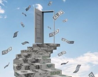 돈계단으로-돈이-날리는-장면