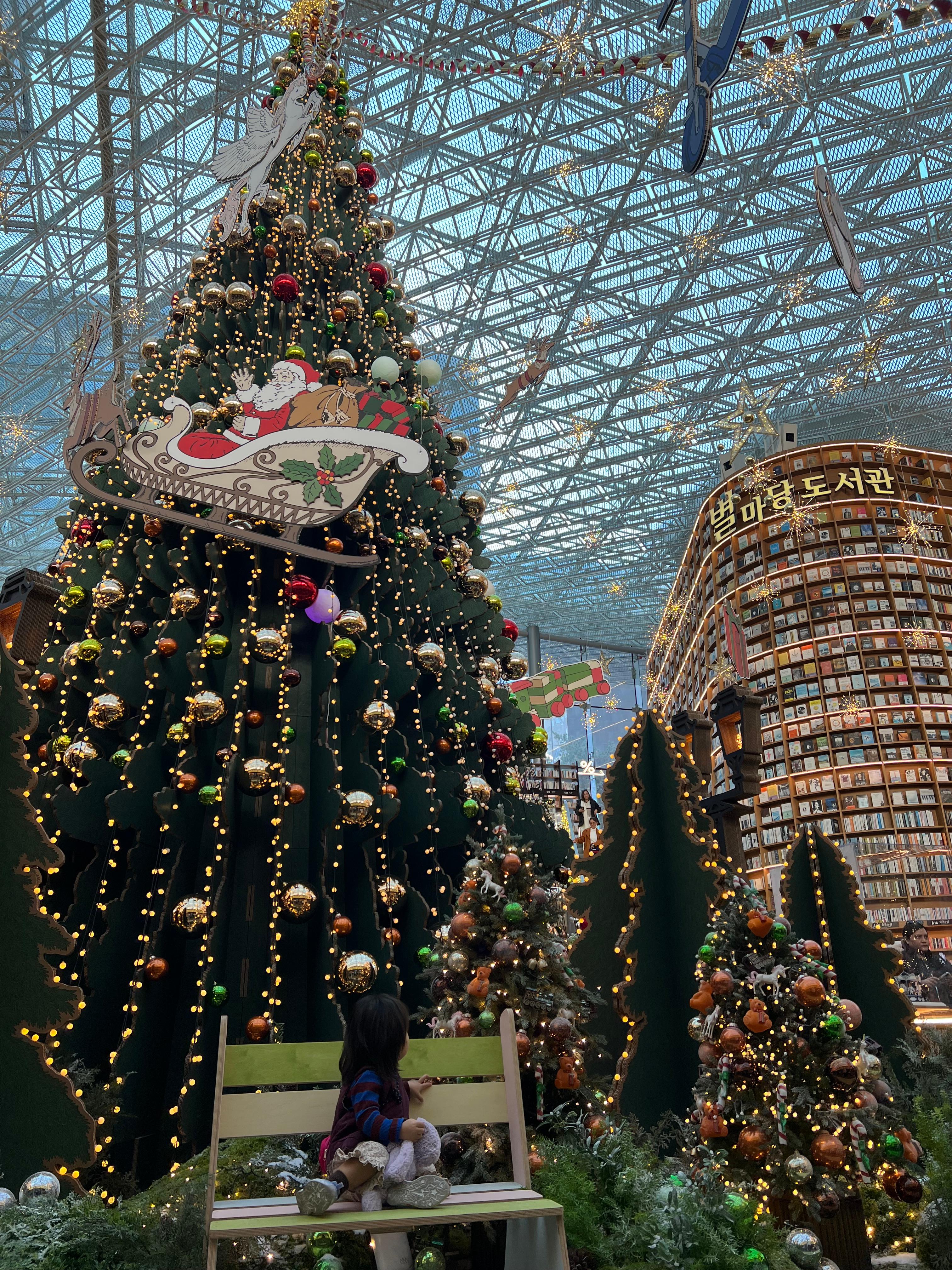 별마당도서관 크리스마스 트리 근접샷