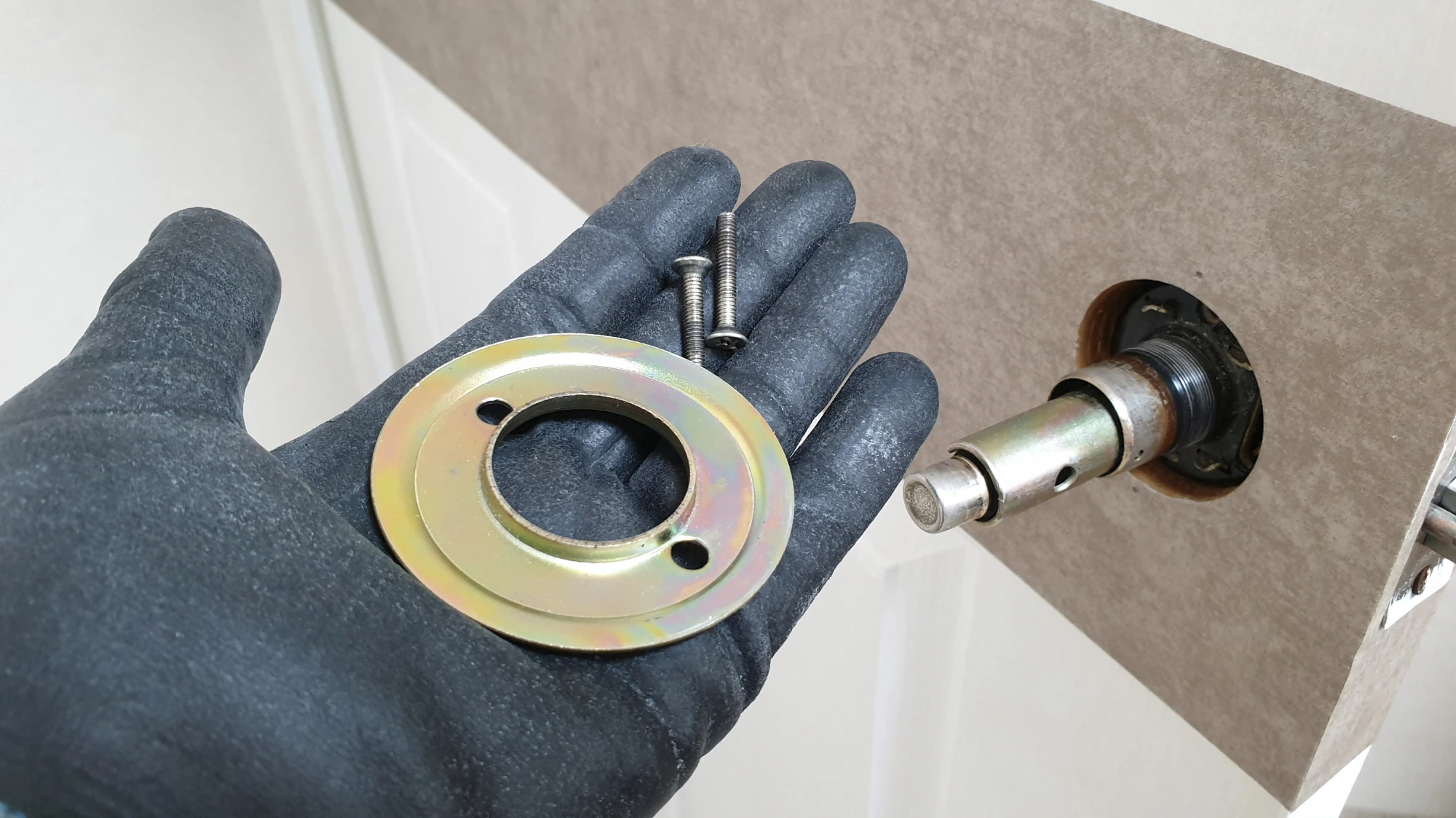 손잡이 고정 부품