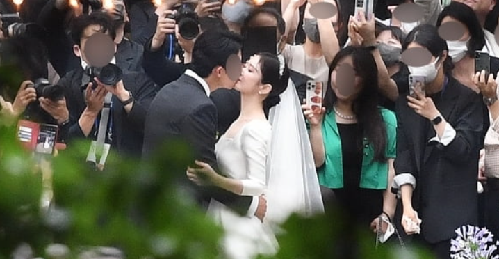 배우 장나라와 남편 정하철 감독의 결혼식 웨딩드레스 이미지