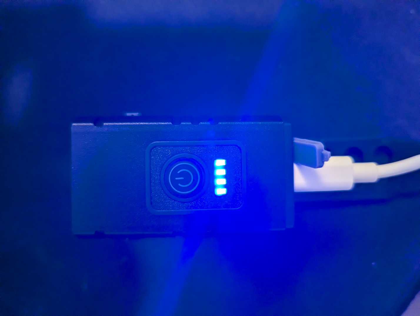 KDULIT 의 자전거 라이트 충전중