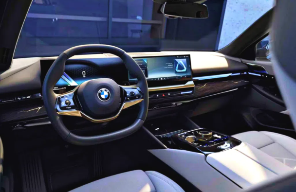 2025 BMW 5시리즈: 풀체인지 모델 정보, 가격, 연비, 그리고 경쟁 차종 비교분석
