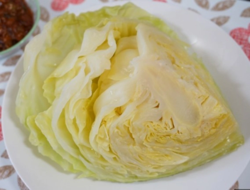 냄비로 양배추 찌는법