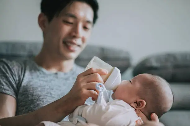 신생아와 엄마 이미지