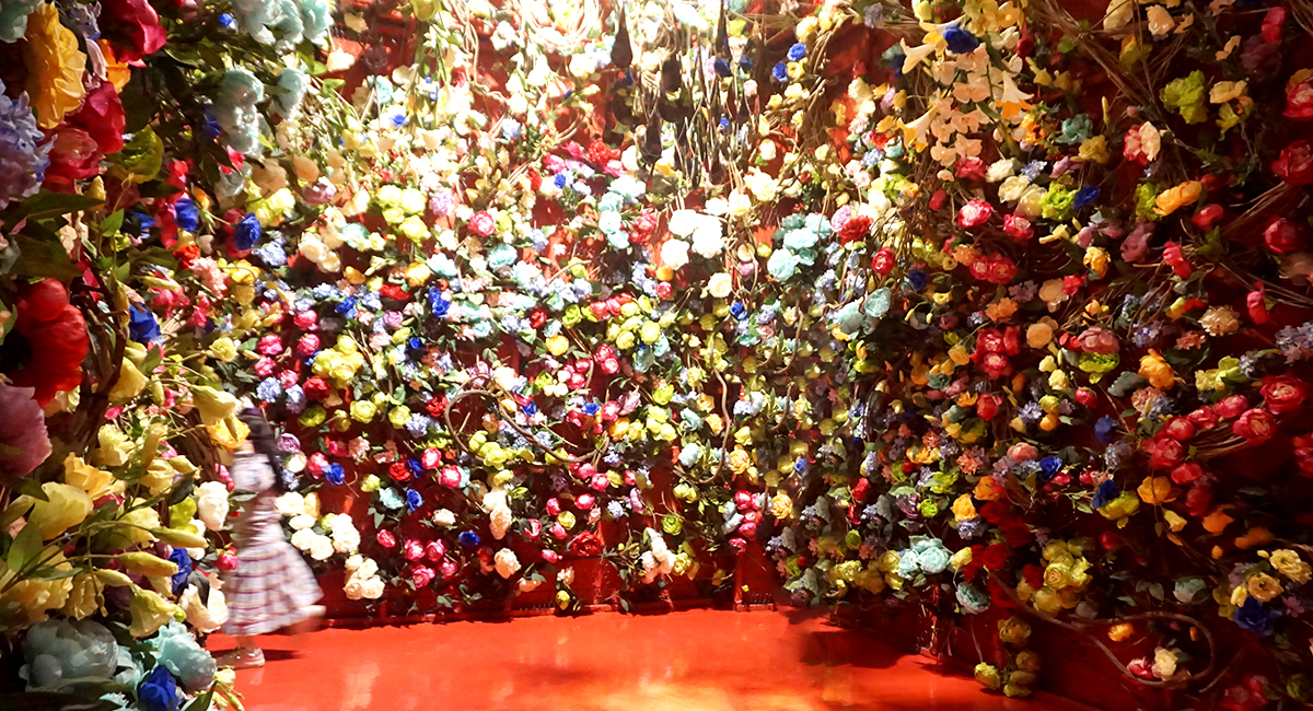 화려한 꽃 장식인 그레이스 박의 작품 시간의 기억