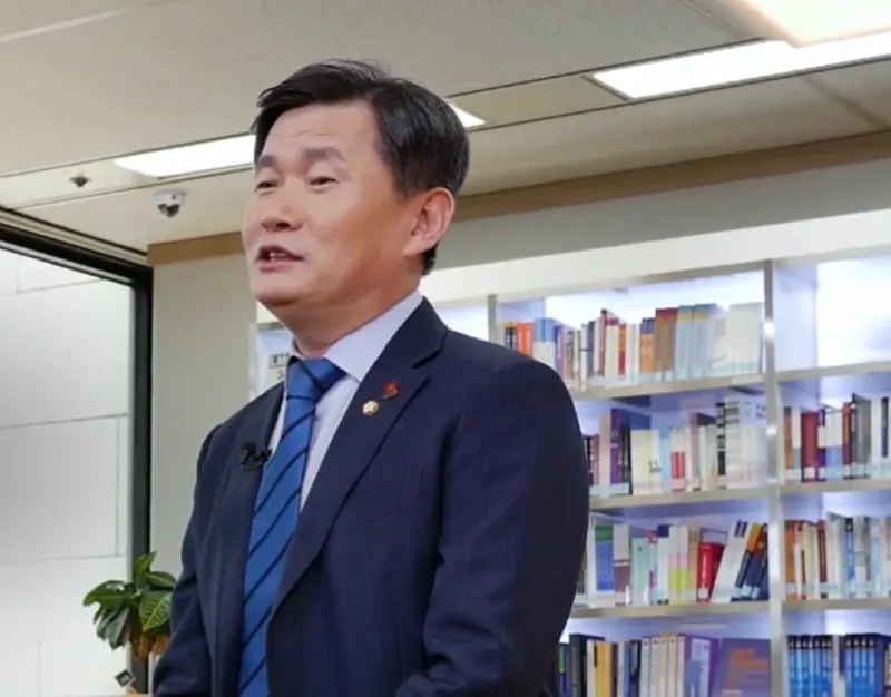 국회의원 인터뷰 사진2.webp