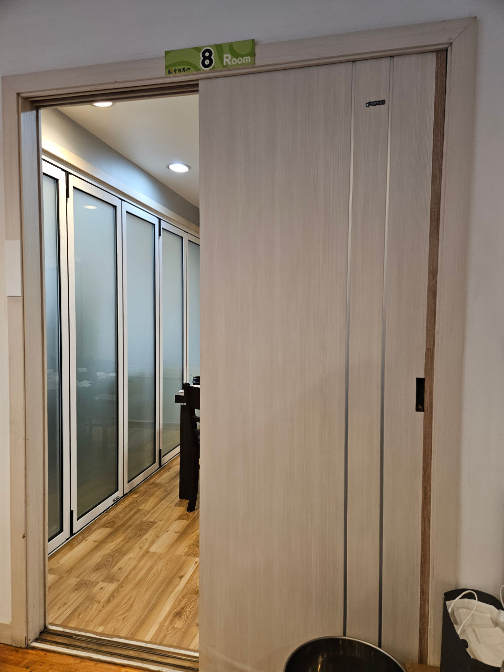 유정장어 매장 내부