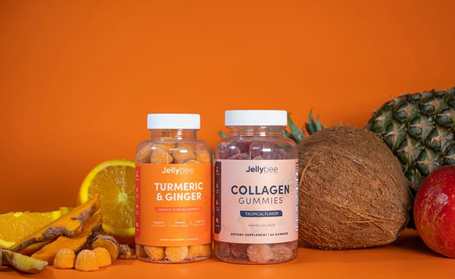 과일 앞에 영양제 2통 사진