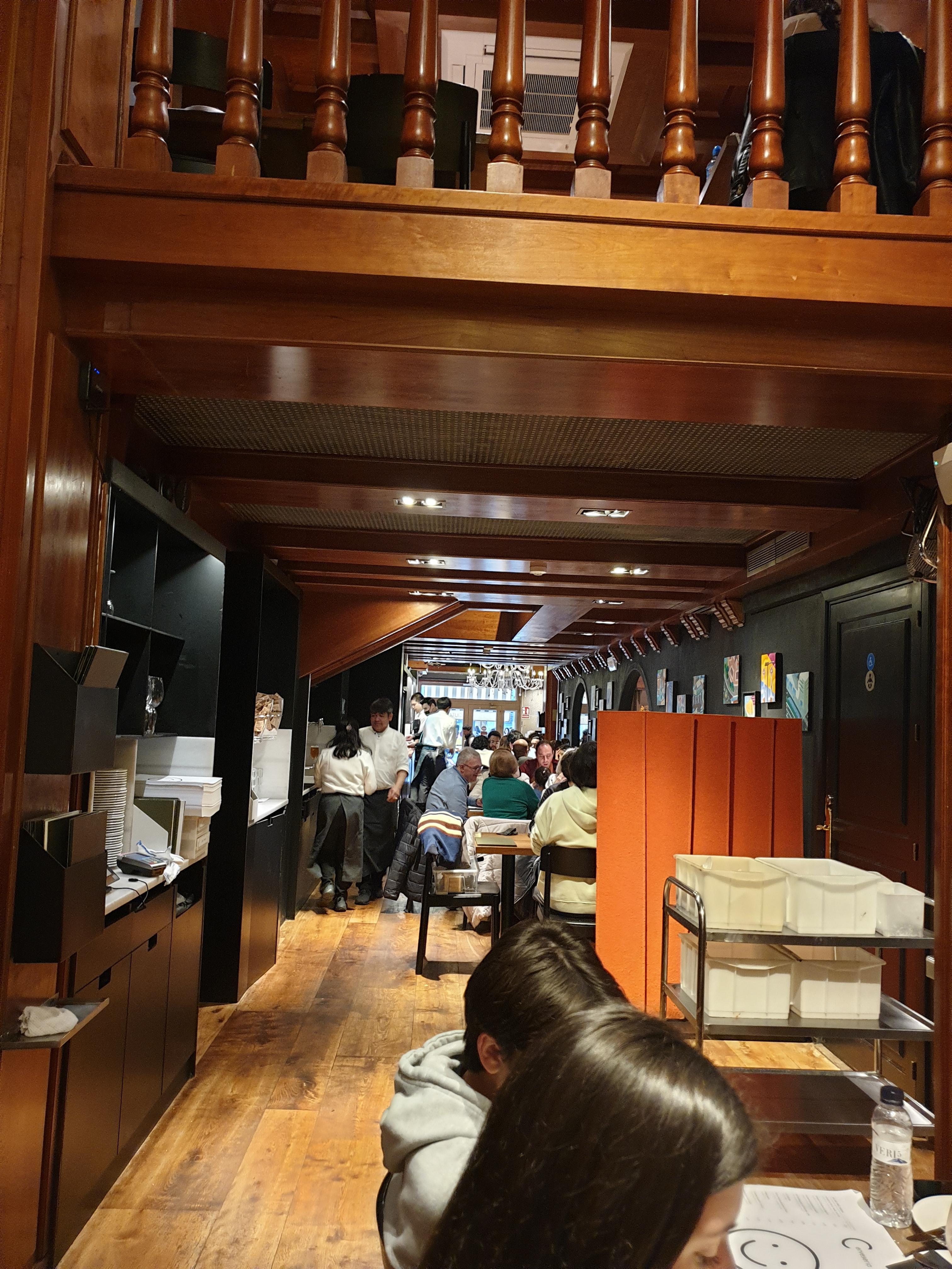 바르셀로나 시우다들콘달 식당 내부