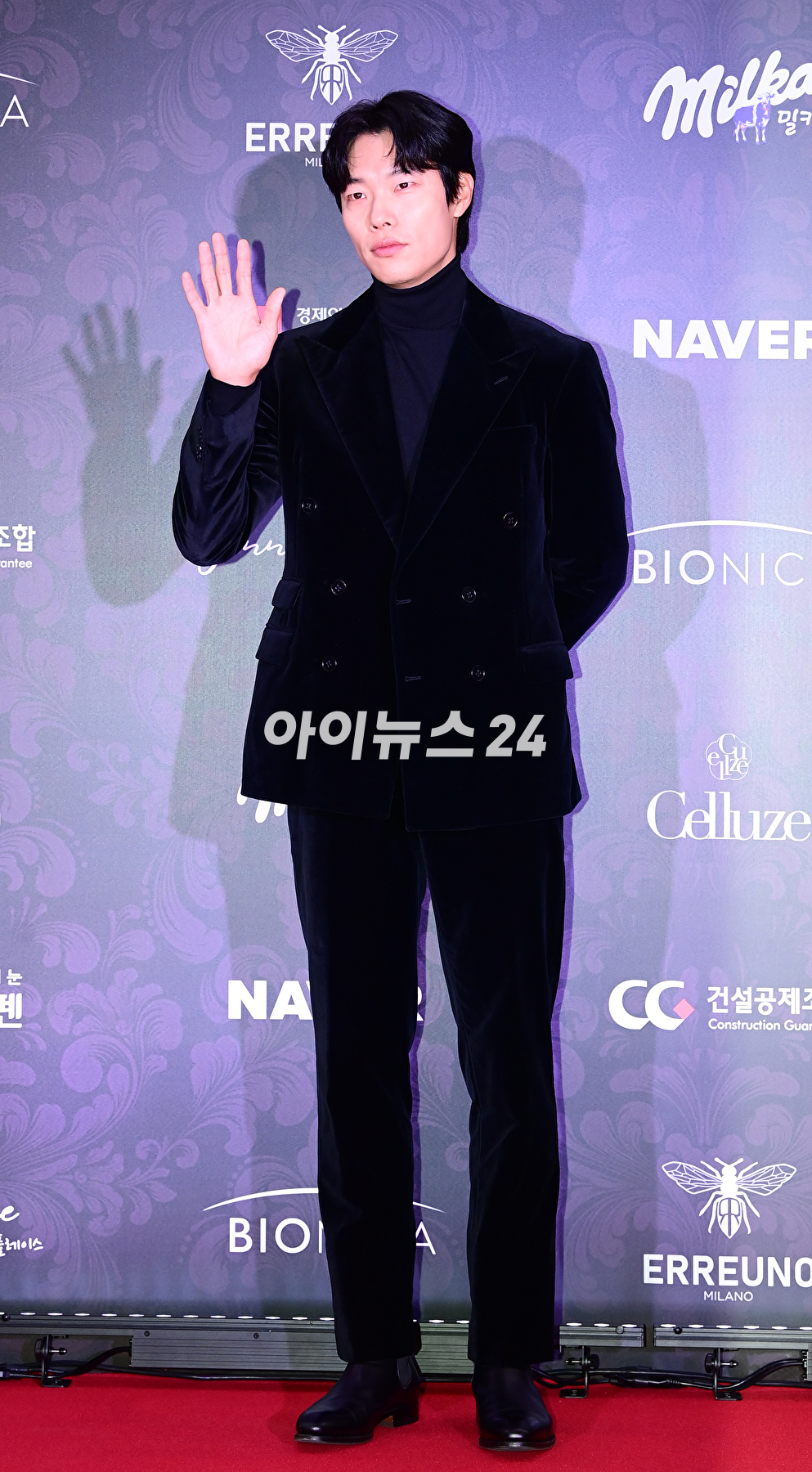 배우 류준열이 7일 오후 서울 강남구 논현동 건설회관 비스타홀에서 열린 '28회 춘사국제영화제' 시상식에 참석하고 있다. [사진=정소희 기자]