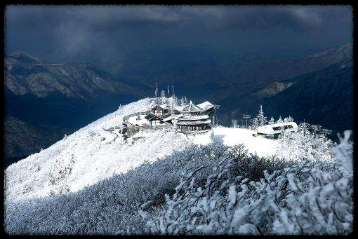 국내 겨울 설경 여행지 Best 10: 눈 덮인 명소와 일출&middot;일몰 스팟