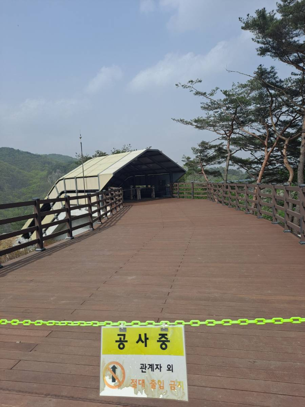 소금산 하행 에스켤레이터