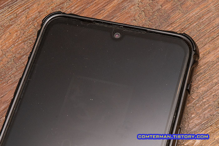 아라리 V50S 마하 강화유리 간섭