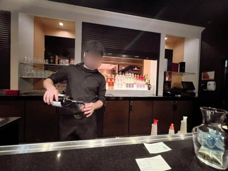 Complimentary evening drinks and light snacks offered at Embassy Suites Niagara Falls