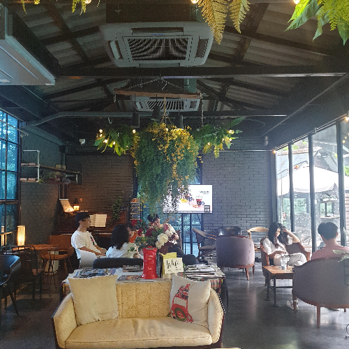 치앙마이 카페 투어 ⑤ : 인생샷을 찍을 수 있는 뷰 맛집 (No. 39 Cafe) _ 실내 공간