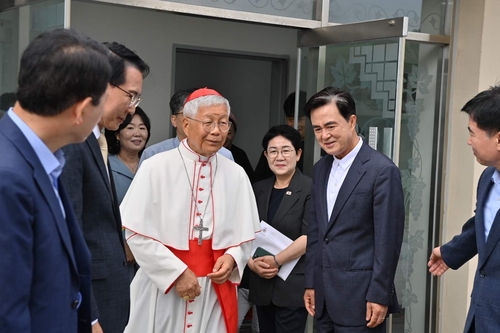 유흥식 추기경 프로필 총정리: 대통령과의 만남, 차기 교황 후보