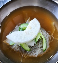 물냉면