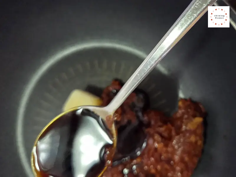 마파두부덮밥-진간장 넣기