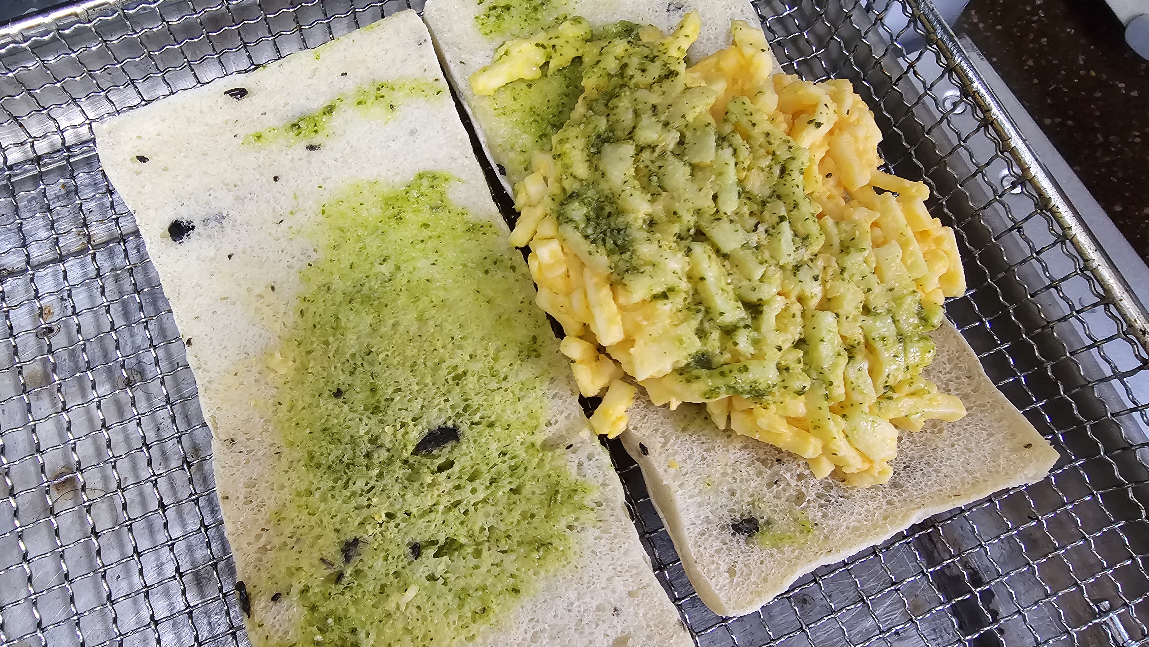 에프에 데워 그냥 먹어도 맛있는 바질모짜 치아바타 샌드위치