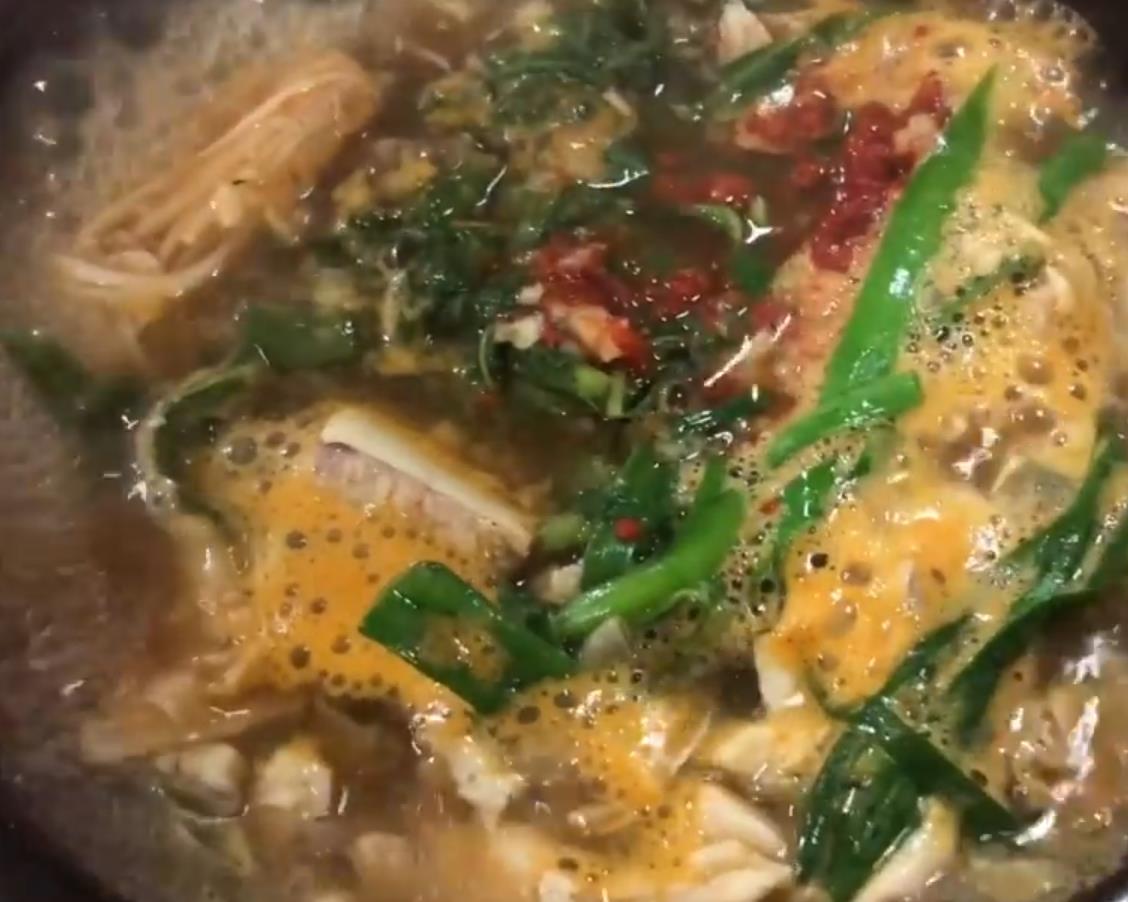 펄펄 끓고 있는 6시내고향 봉덕신시장 메기매운탕