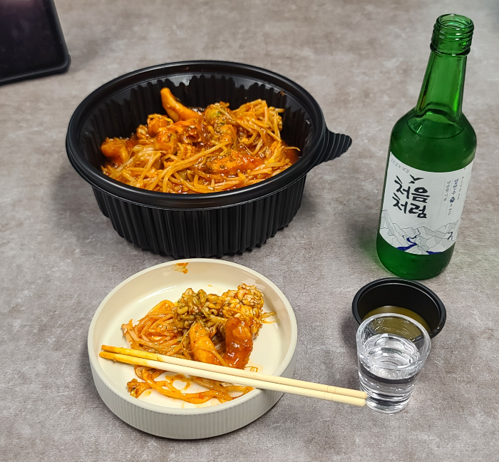 성남유일 아구찜 알곤이찜 입큰아구찜&알곤이찜 내돈내산 국산아구찜 접시에담긴아구찜 두툼한아구살 소주한잔