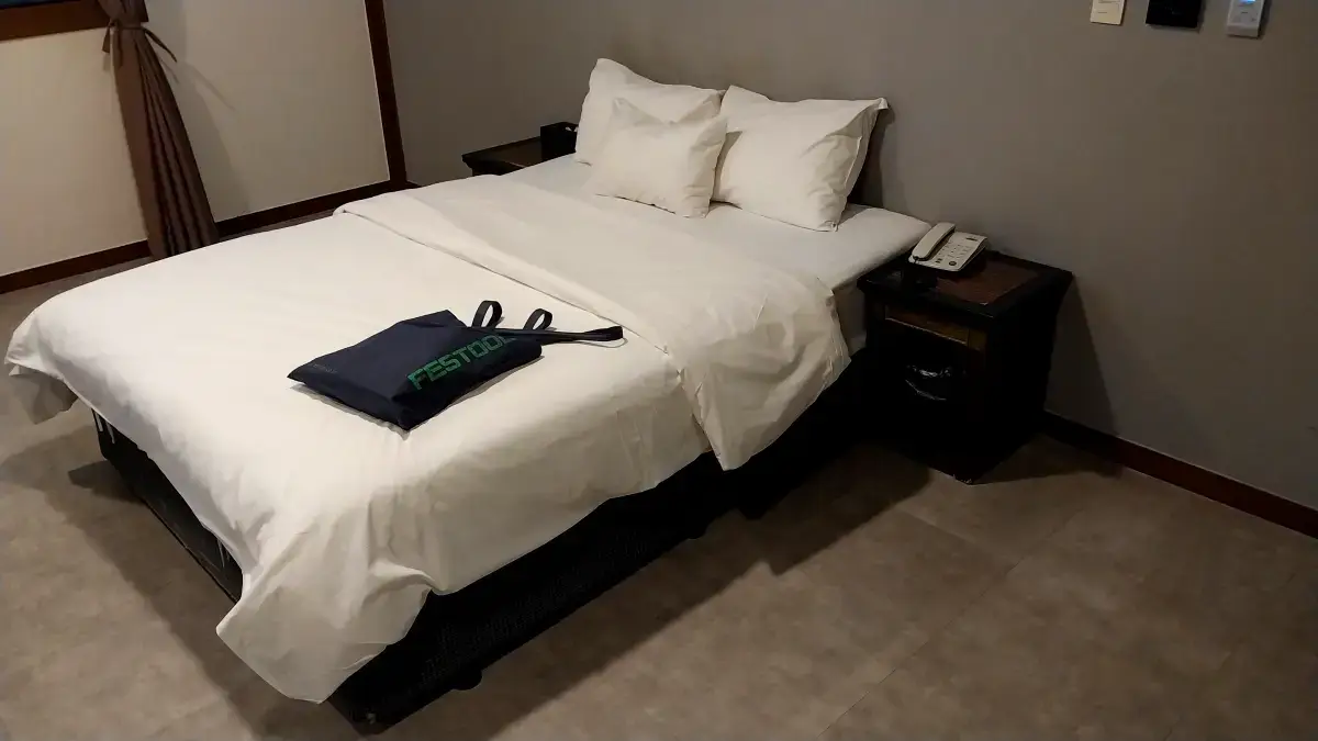 진접모텔-호테나인-침대