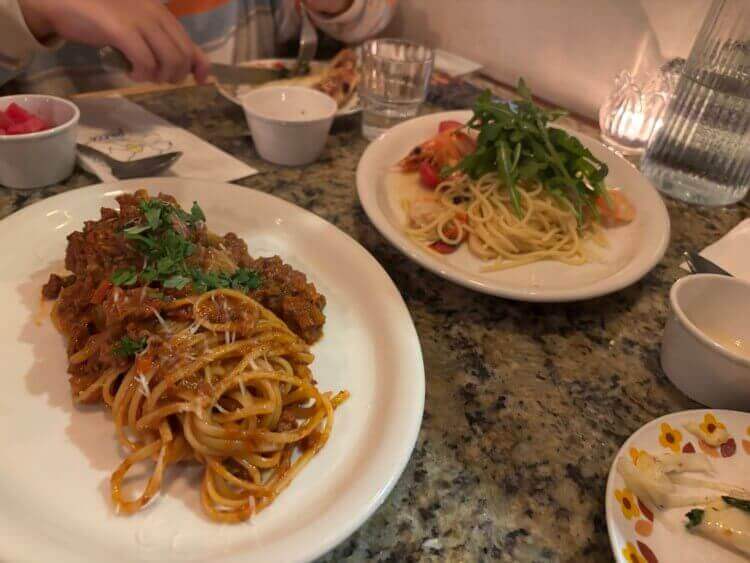 파스타 2접시 사진