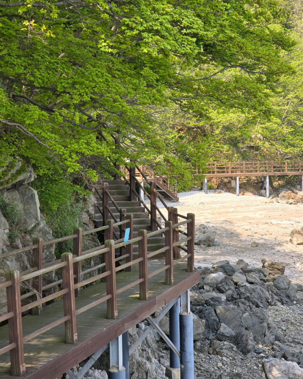 소이작도 해변 데크 산책로 사진