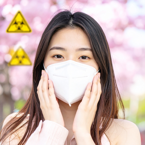 외출 시 KF80 이상 마스크를 착용하면 외부 자극을 줄이고 피부를 보호할 수 있습니다