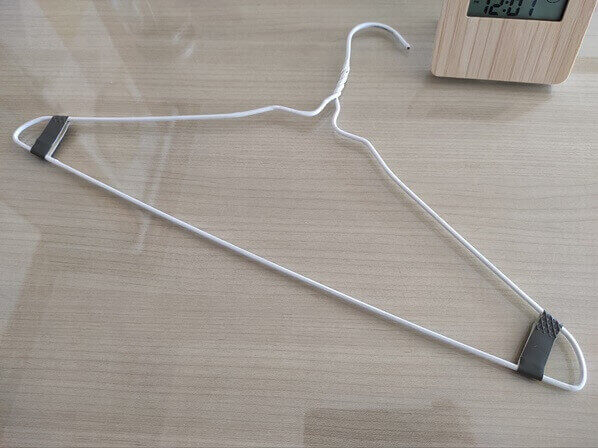 양쪽-끝에-고무링이-있는-논슬립-옷걸이