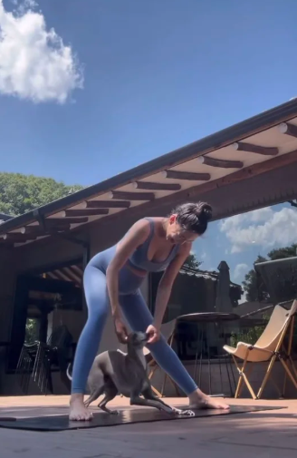 김윤지가 인스타그램에서 일상과 다이어트 근황을 공유하는 모습