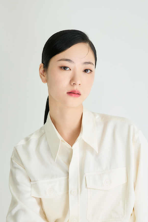 배우 전여빈이 영화 &#39;거미집&#39;(감독 김지운) 인터뷰에 앞서 포즈를 취하고 있다. [사진=바른손이앤에이]
