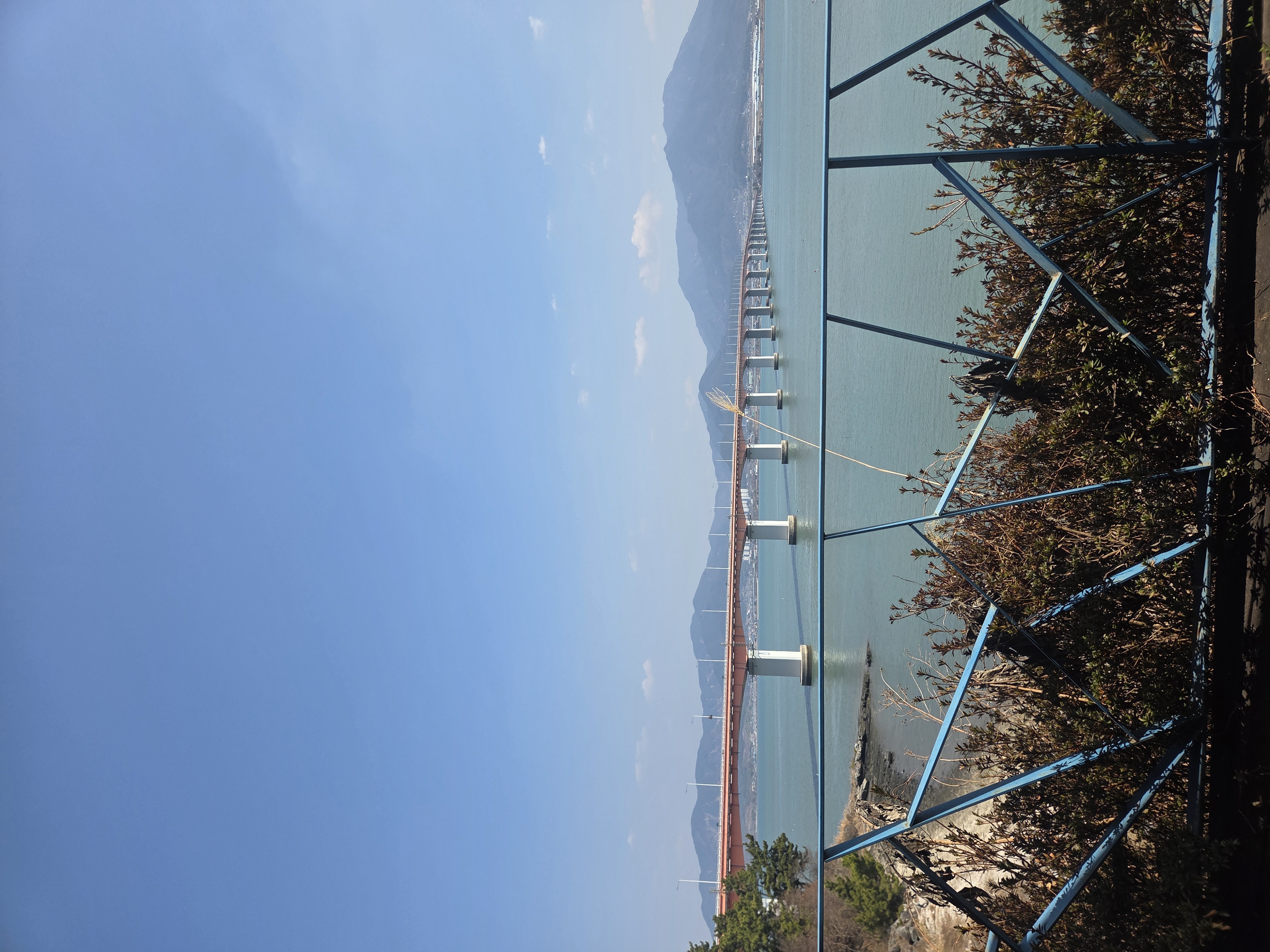 카페에서 바라본 사천대교