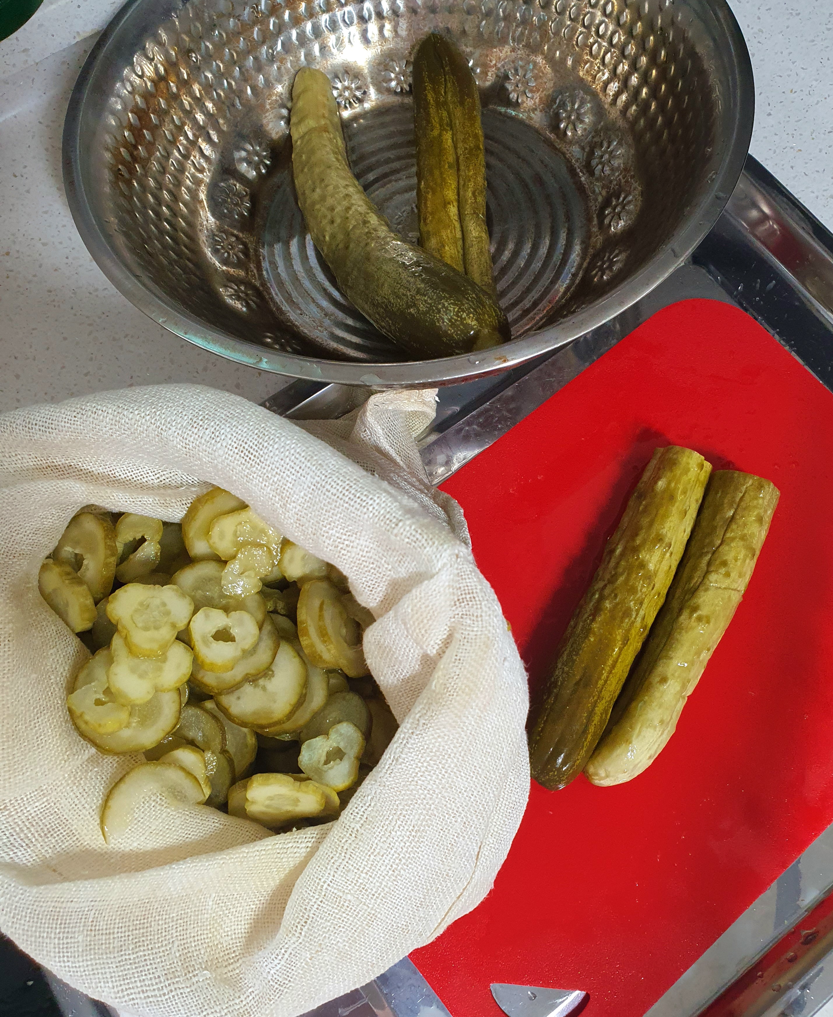 집에서-물기를-잘-짠-오이지는-여름철-별미입니다.