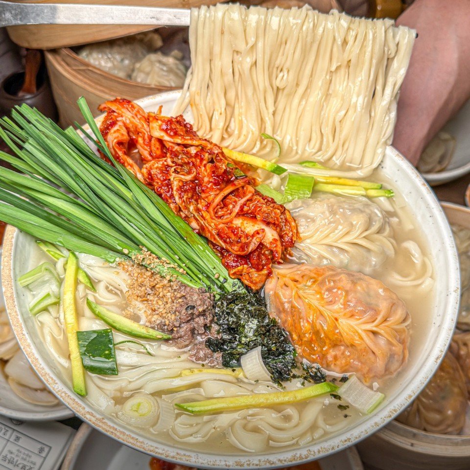 청주 만승제면소 방문기: 대기해도 찾게 되는 만두&middot;칼국수 비밀