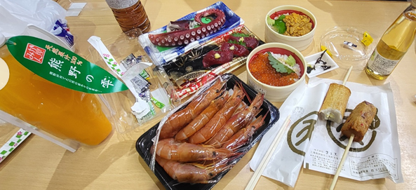 토레토레시장에서 산 음식들