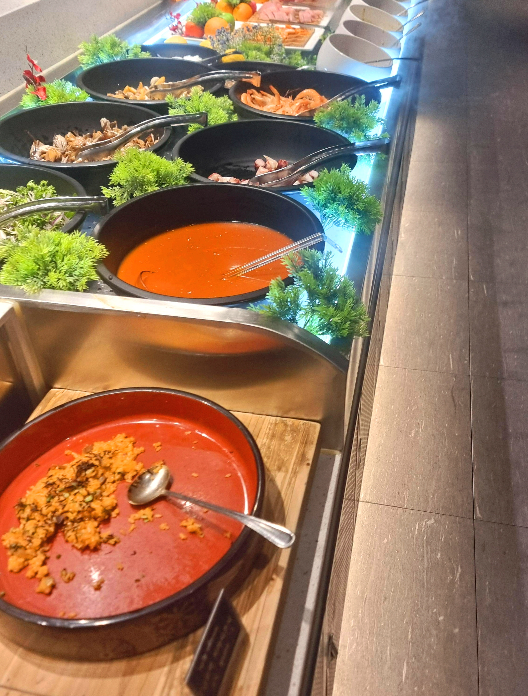 고메스퀘어 배곧점 셀러드 섹션