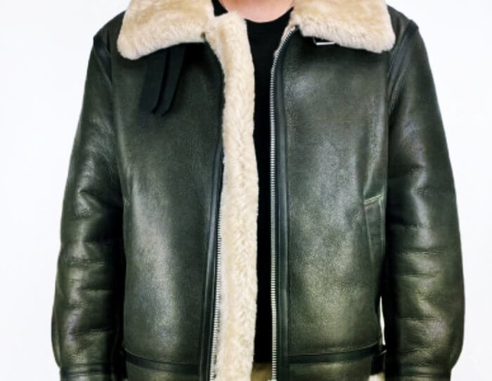 털깃이-있는-검은색-남자무스탕